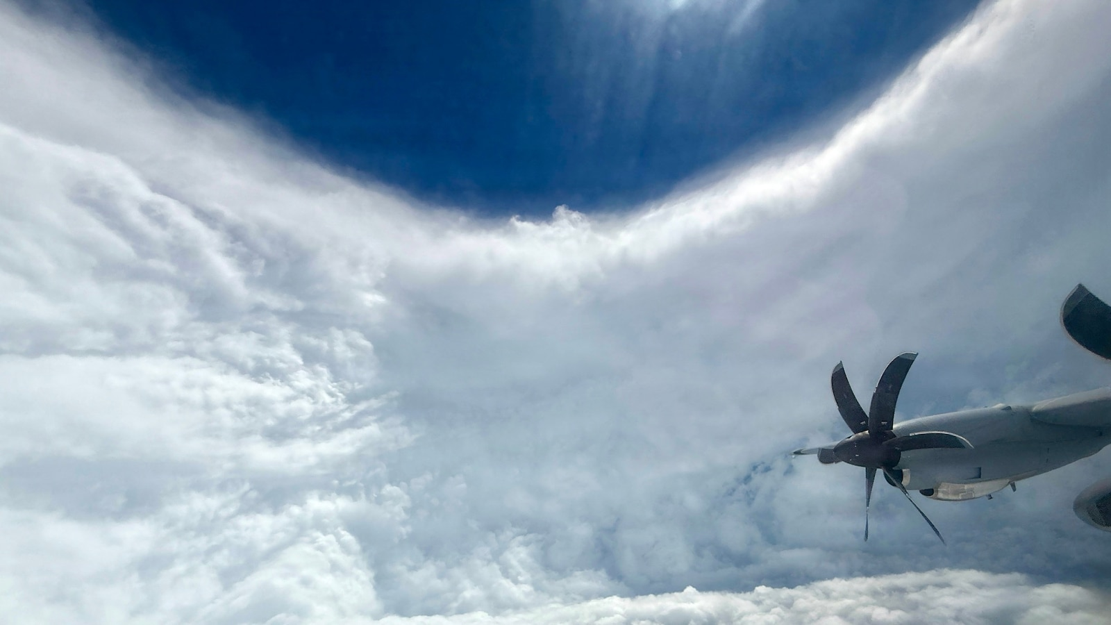 'Hurricane Hunters' who flew into eye of Melissa had to turn back due to turbulence, NOAA says Image